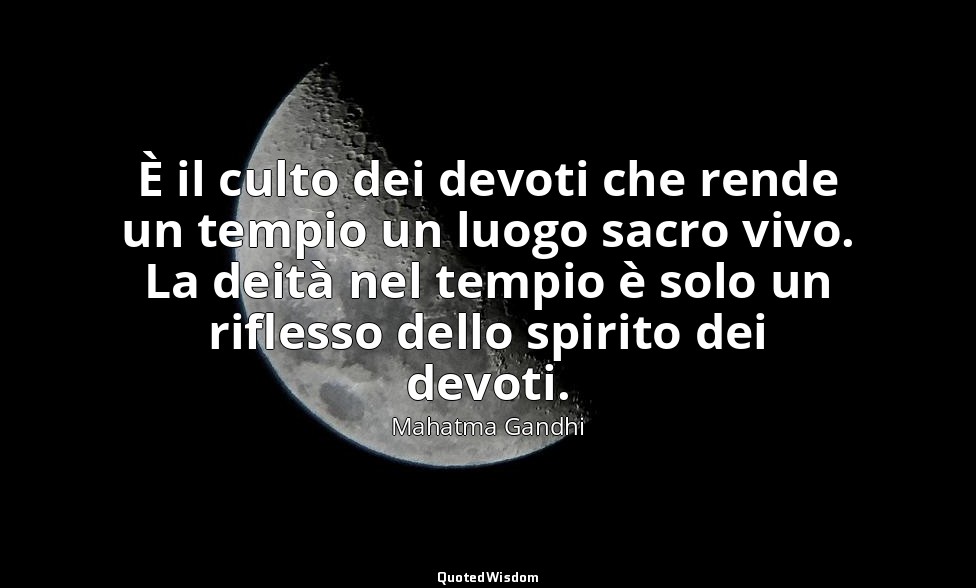 È il culto dei devoti che rende un tempio un luogo sacro vivo. La deità nel temp — Mahatma Gandhi